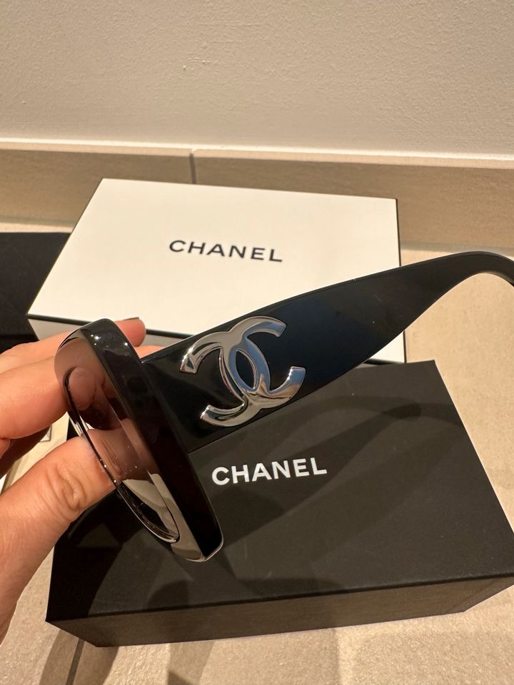 Chanel orig. Sonnenbrille aktuelles Modell Full set Tasche in München