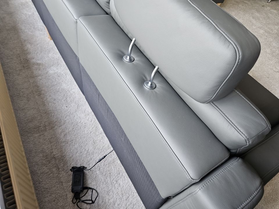 NEU ECHTLEDER Couch Wohnlandschaft Ledersofa 1x Motor Relaxsitz % in Hünxe