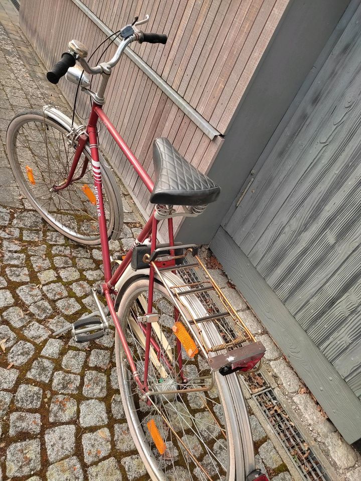 fahrbereites Ur-Opa`s Herrenrad Hercules rot "Rarität" in Sigmaringendorf