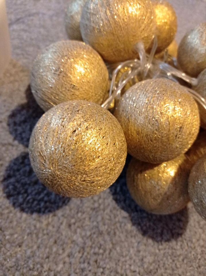 Lichterkette goldene Kugeln in Alzenau