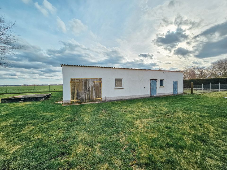 Schnäppchenhaus auf dem Land mit Garage und Nebengebäude in Spantekow