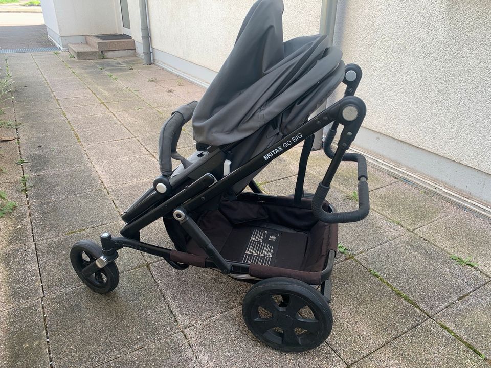 Römer/Britax GO BIG Kinderwagen in grau mit Zubehör in Dossenheim