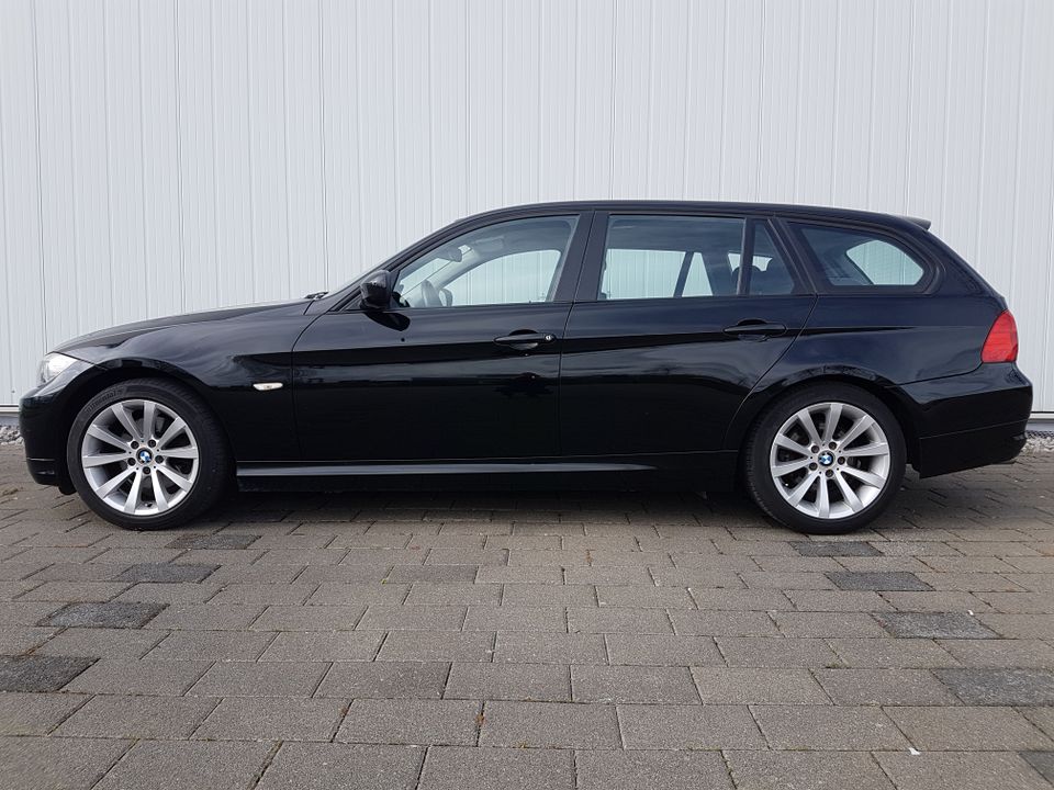 BMW 320 d Touring LCI, gepflegtes Fahrzeug in Leonberg