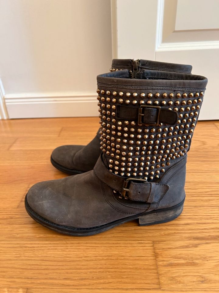 STEVE MADDEN Boots grau schnallen Nieten 40 in Frankfurt am Main