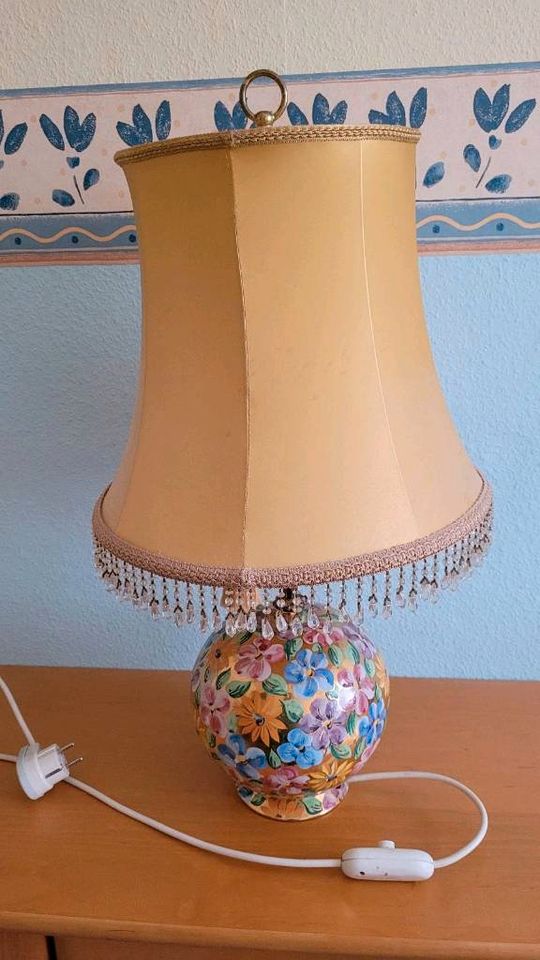 Vintage Tischlampe Lampenschirm Italien Handmade Blume in Berlin