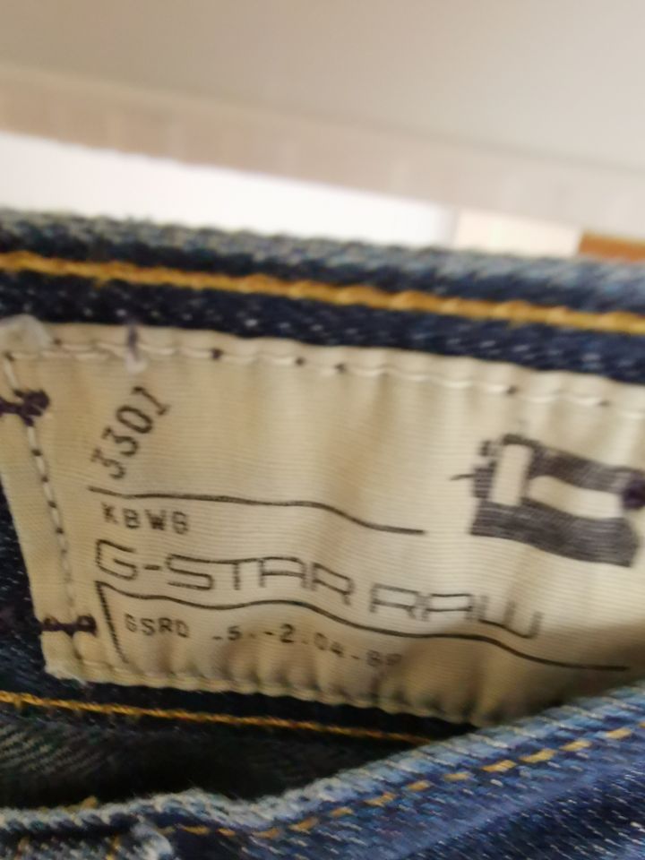 Ich biete eine Jeans der G Star Raw zum Verkauf an.  Größe:  34 in Gelsenkirchen