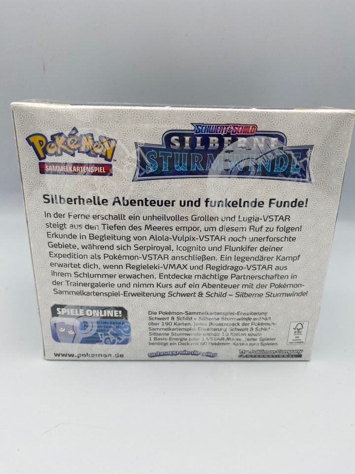 Pokemon Schwert & Schild Silberne Sturmwinde Booster Display in Holzgerlingen