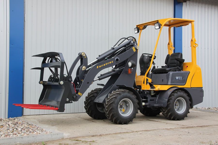 Radlader Hoflader Eurotrac W11 Stage V Schutzdach Kubota Motor in Möser