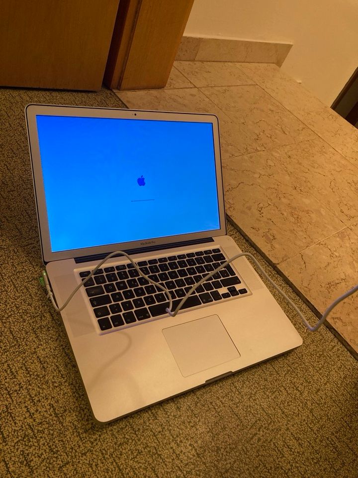 Mac Book Apple in Lambertsberg