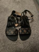 Sandalen der Marke GUESS Nordrhein-Westfalen - Mönchengladbach Vorschau