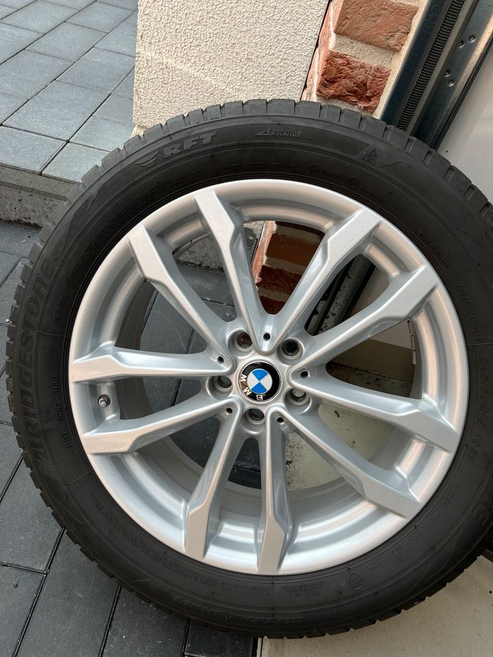 BMW 691 V-Speiche X3 G01 X4 GO2 Winterräder 19 Zoll - Bridgestone in Kamp-Lintfort