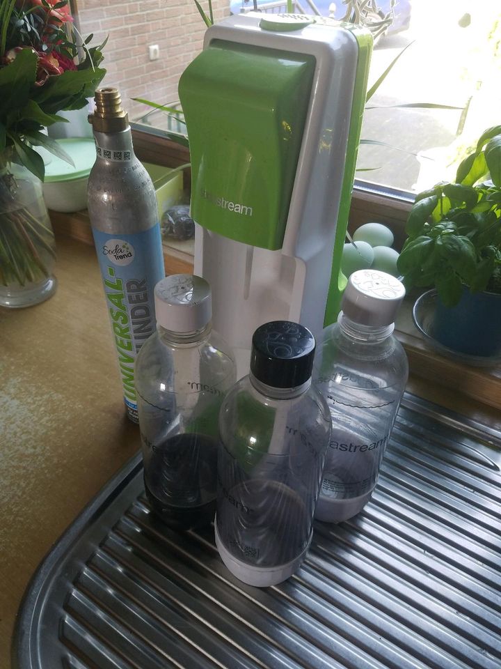 Sodastream + 3 Flaschen + Zylinder in Geldern