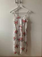Kurzes Sommerkleid mit Blumen Gr.36 Brandenburg - Teltow Vorschau