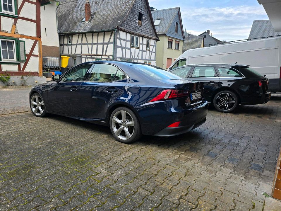 Lexus IS 300 Neue TÜV in Bingen
