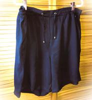 HEINE Hochwertige Shorts Bermudas schwarz Gr. 46 – Neu! Baden-Württemberg - Gengenbach Vorschau