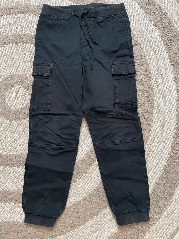 Cargohose schwarz h&m Gr.158 in Andernach