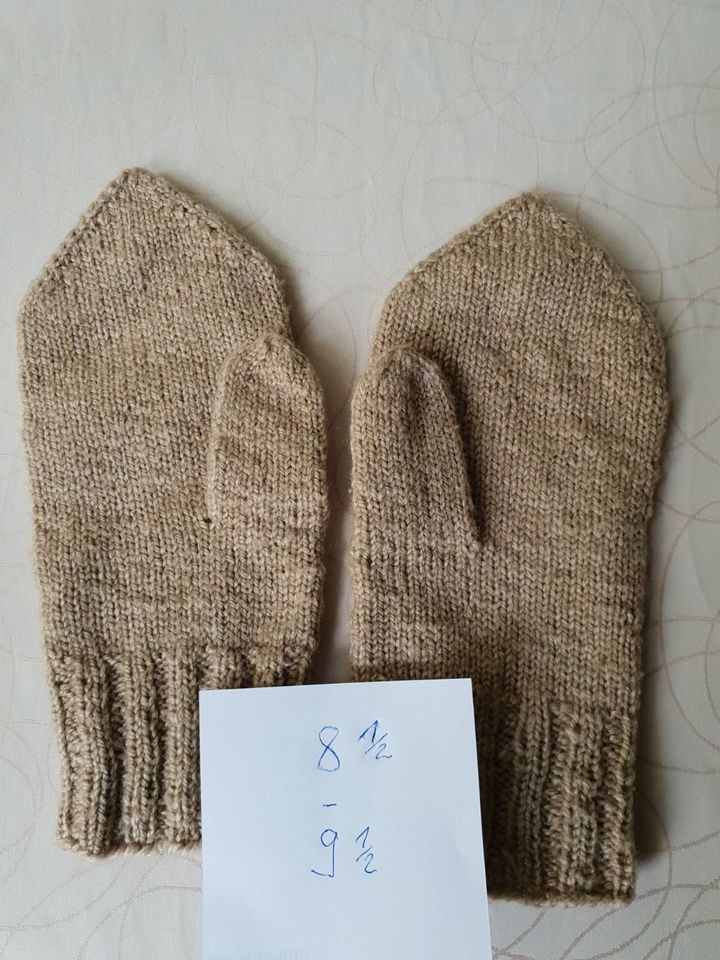 Selbstgestrickte Handschuhe / Handschuhe unterschiedliche Größen in Dresden