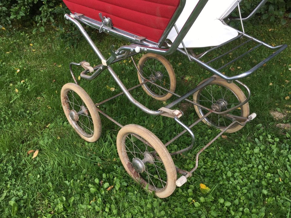 Kinderwagen Sportkinderwagen 70er Jahre rot antik nostalgisch in Hann. Münden