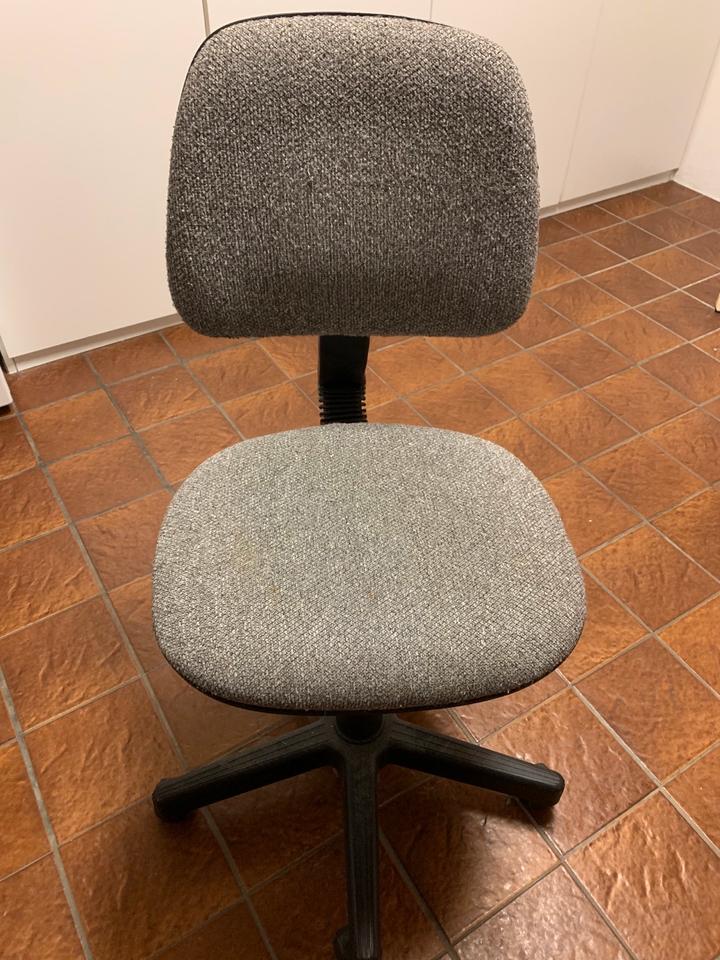 Drehstuhl für Hobby Büro Jugend oder Kinderzimmer in Frankenberg (Eder)