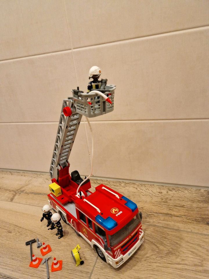 Playmobil 9463 City Action Feuerwehr-Leiterfahrzeug in Brandenburg an der Havel