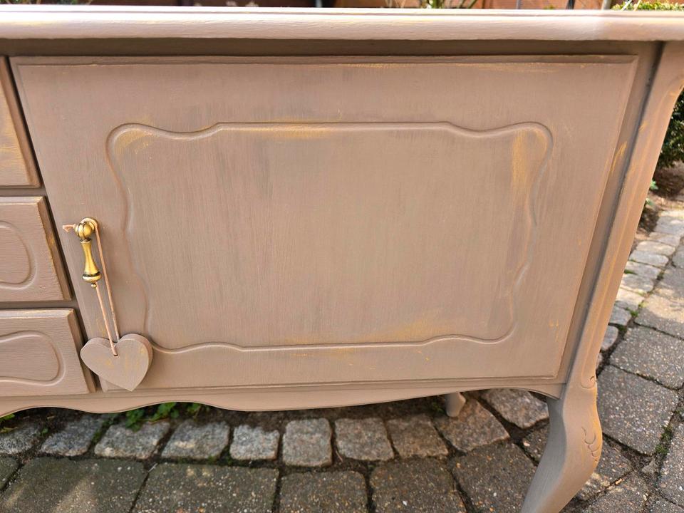 alte kleine Kommode frisch gestrichen, Anrichte, Schränkchen in Berkenthin