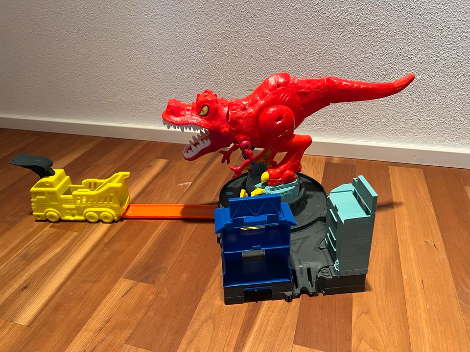 Hot Wheels GWT32 - City T-Rex Attacke Dinosaurier Trackset in Gunzenhausen