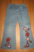 Gefütterte Jeans mit Blumen Stickereien Stuttgart - Obertürkheim Vorschau