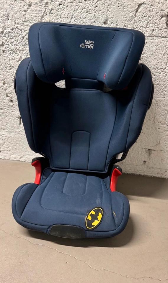 Britax Römer Kidfix 2 XP Sict Kindersitz Auto Blau in Neu-Isenburg