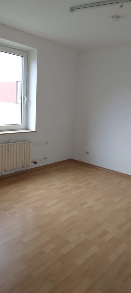 familienfreundliche 4 Zimmer Wohnung, Wilhelm-Leuschner-Straße 33 in Emden