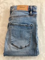 Stradivarius Jeans zerrissener Look hellblau Gr. 38 Berlin - Lichtenberg Vorschau