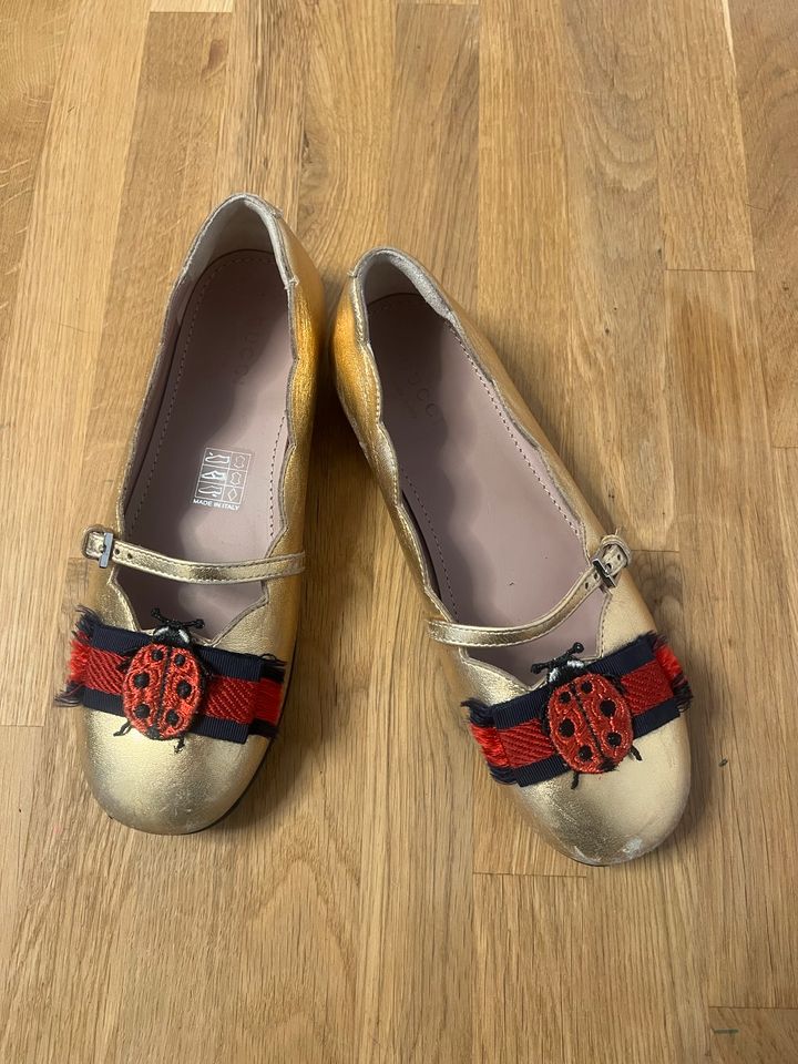 GUCCI Sandalen in Gold in der Gr. 32 in Köln