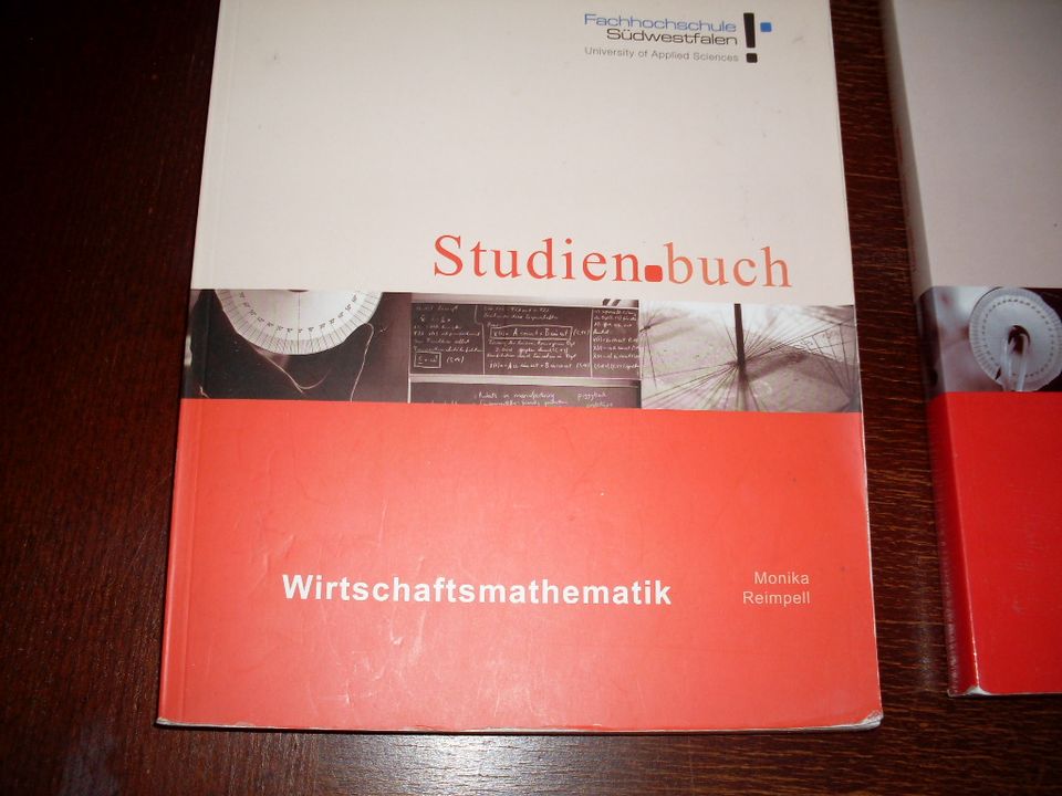 Studienbücher der Uni Südwestfalen, BWL, teilweise noch ungelese in Meschede