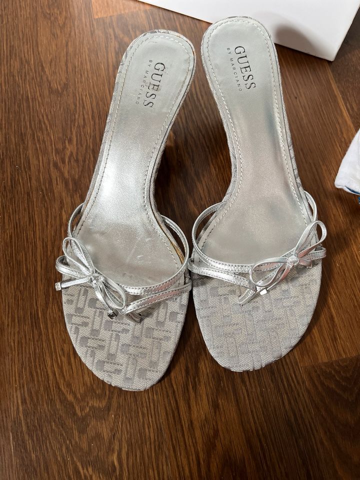 GUESS Sandalen Silber 39 in Rheinberg