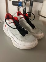 Jordans Gr 38 Nike Schuhe weiß Sneaker Turnschuh Nordrhein-Westfalen - Gladbeck Vorschau