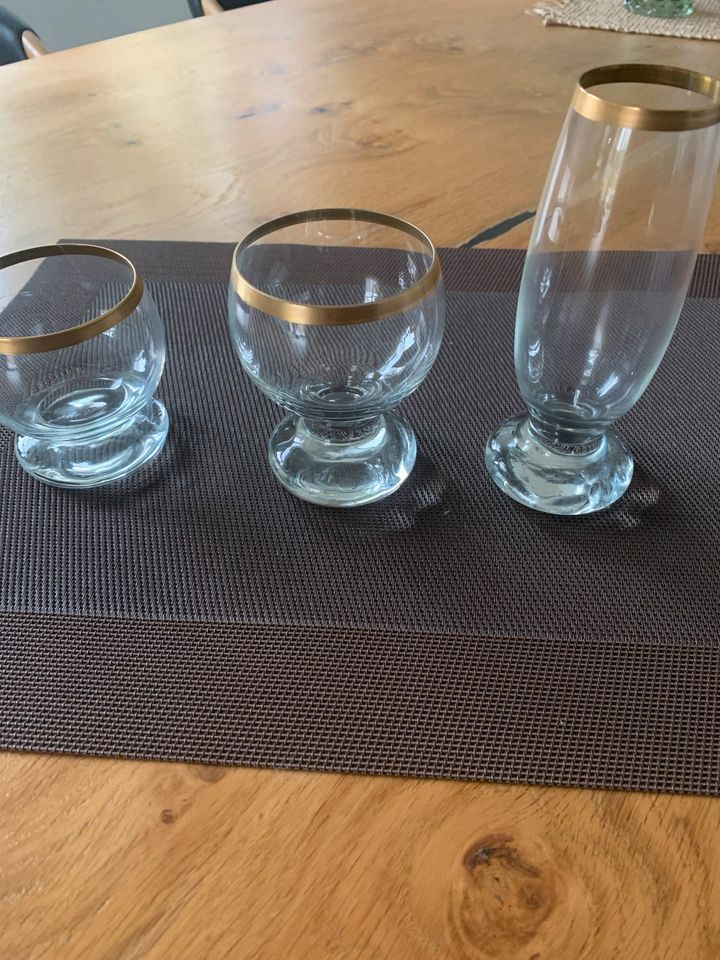 Verschiedene Gläser aus einer Serie in Allersberg