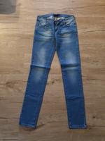 blaue Jeans von Zara, Gr. 38, Röhre, wie neu Nordrhein-Westfalen - Lüdenscheid Vorschau