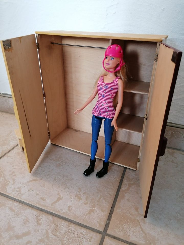 Barbie - Schlafzimmer Set - Bett + 2x Nachttisch + Schrank - Holz in Maulburg