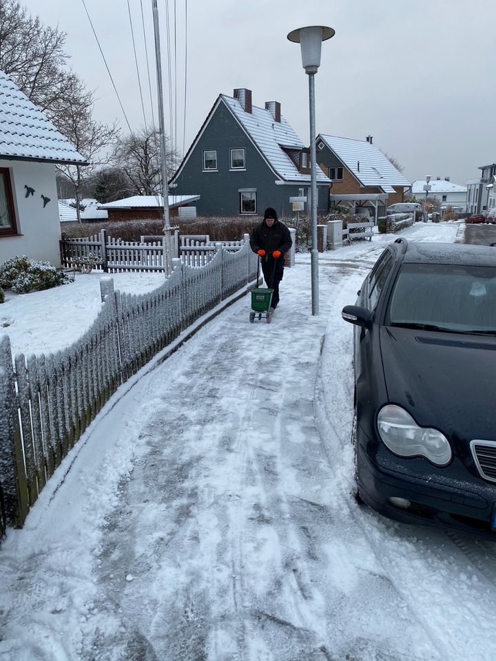 Winterdienst, Schneeräumung , Eisbeseitigung in Laboe