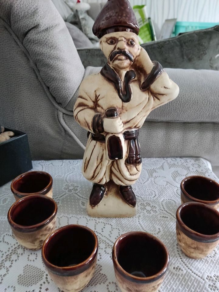 Keramikkaraffe Set, Ukrainisches Souvenir in Bad Salzdetfurth