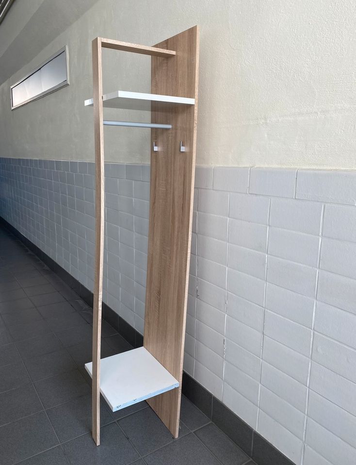 Super Garderobe mit Kleiderstange - 198cm hoch und 40cm breit in Lübeck