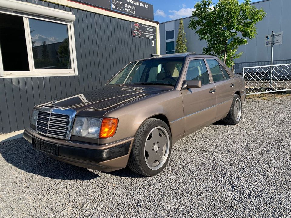 Mercedes-Benz E 420/W124/V8/SHZ/H-ZULASSUNG/EL.SITZE/LEDER in Sindelfingen