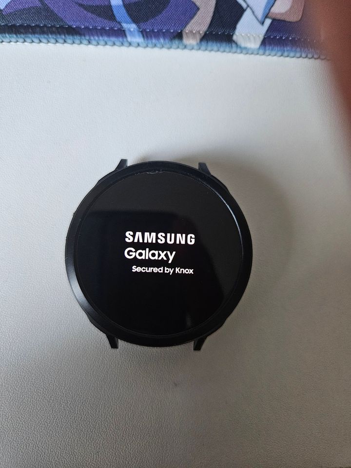 Samsung Galaxy Watch4 + Extreme Sport Band und Zubehöre in Bremerhaven