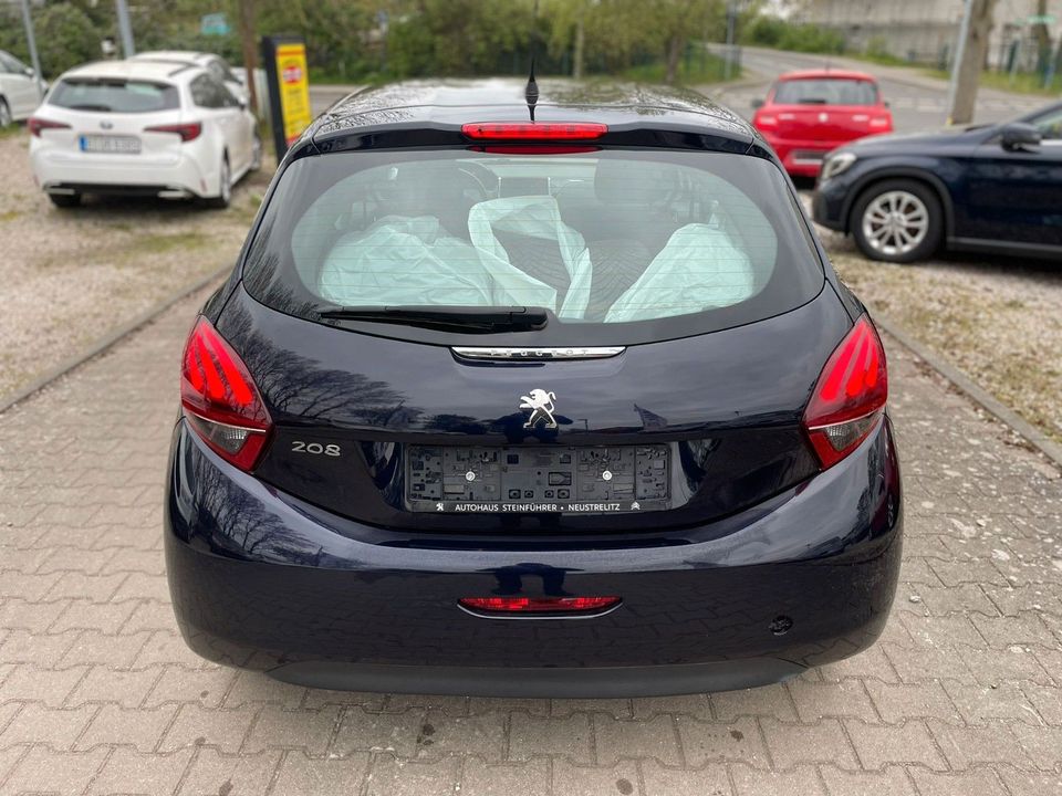 Peugeot 208 PureTech HU-NEU/Klimaanlage/Navi in Bernau