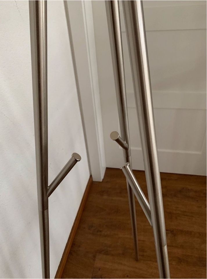 Garderobe / Kleiderständer 170 cm mit 9 Haken in Nauheim