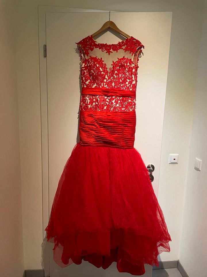 Ballkleid, Abendkleid rot von Sunvary Gr 36 in Dresden