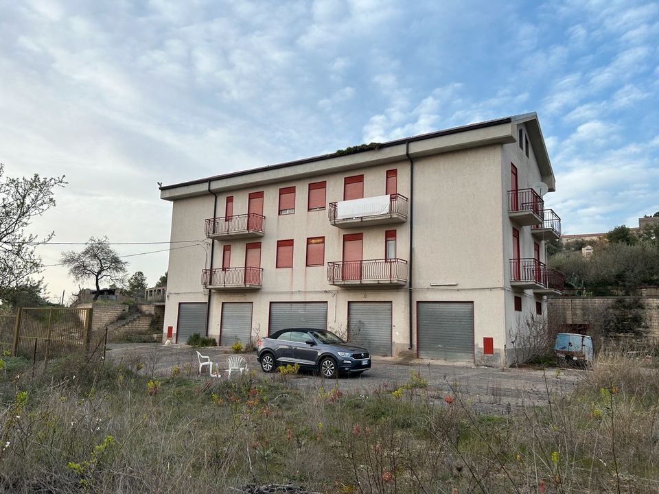 Großes Grundstück mit Mehrfamilienhaus in Sizilien, Italien in Berlin