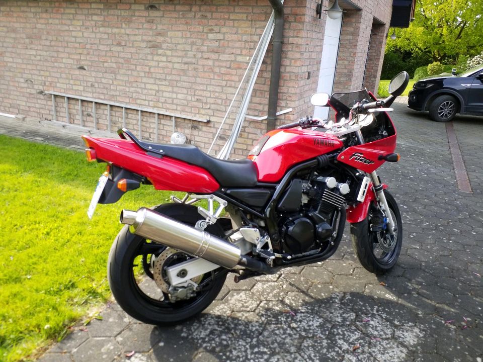 Yamaha FZS 600 Fazer in Rüthen