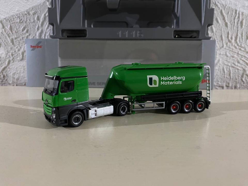 Herpa LKW MB Actros Heidelberg Materials Eutersilo Zement 1:87 in Rauenberg