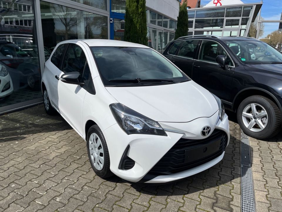 Toyota Yaris 1,0-l--VVT-i Klimaanlage in Mannheim