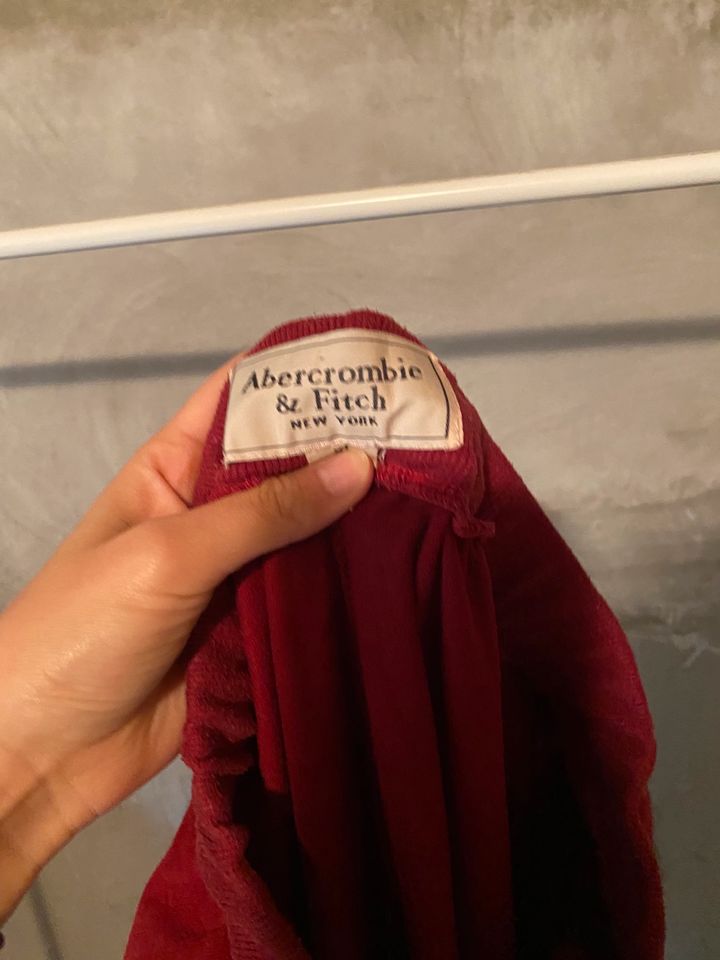 Rote Jogginghose Hose von Abercrombie and Fitch in 36 in Hamburg